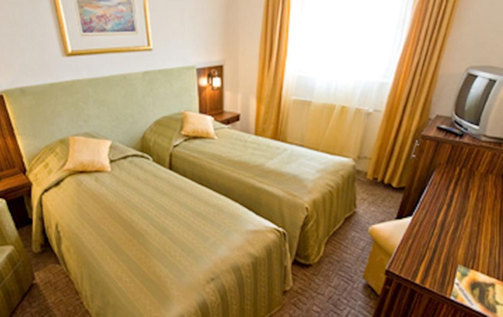 Hotel Rex ซิวิโชอารา ภายนอก รูปภาพ